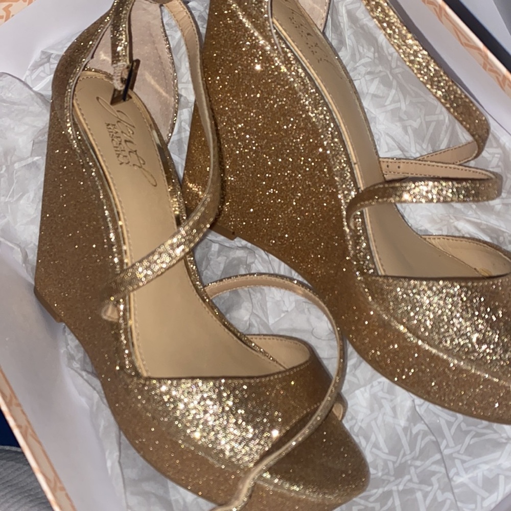 JEWEL BY BADGLEY MISCHKA Gold Glitter Wedge